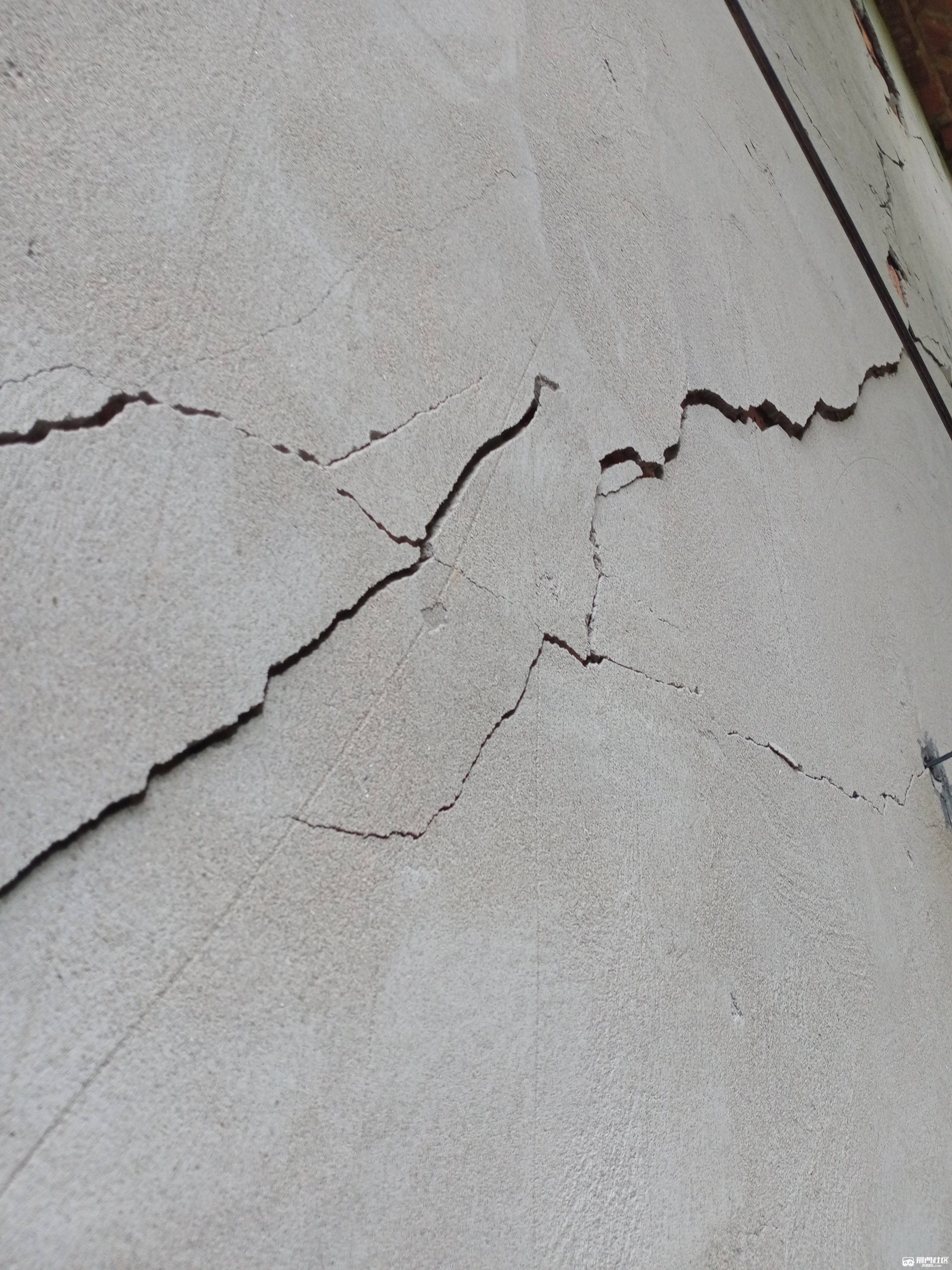 持续干旱!墙体开裂,农村老家成危房