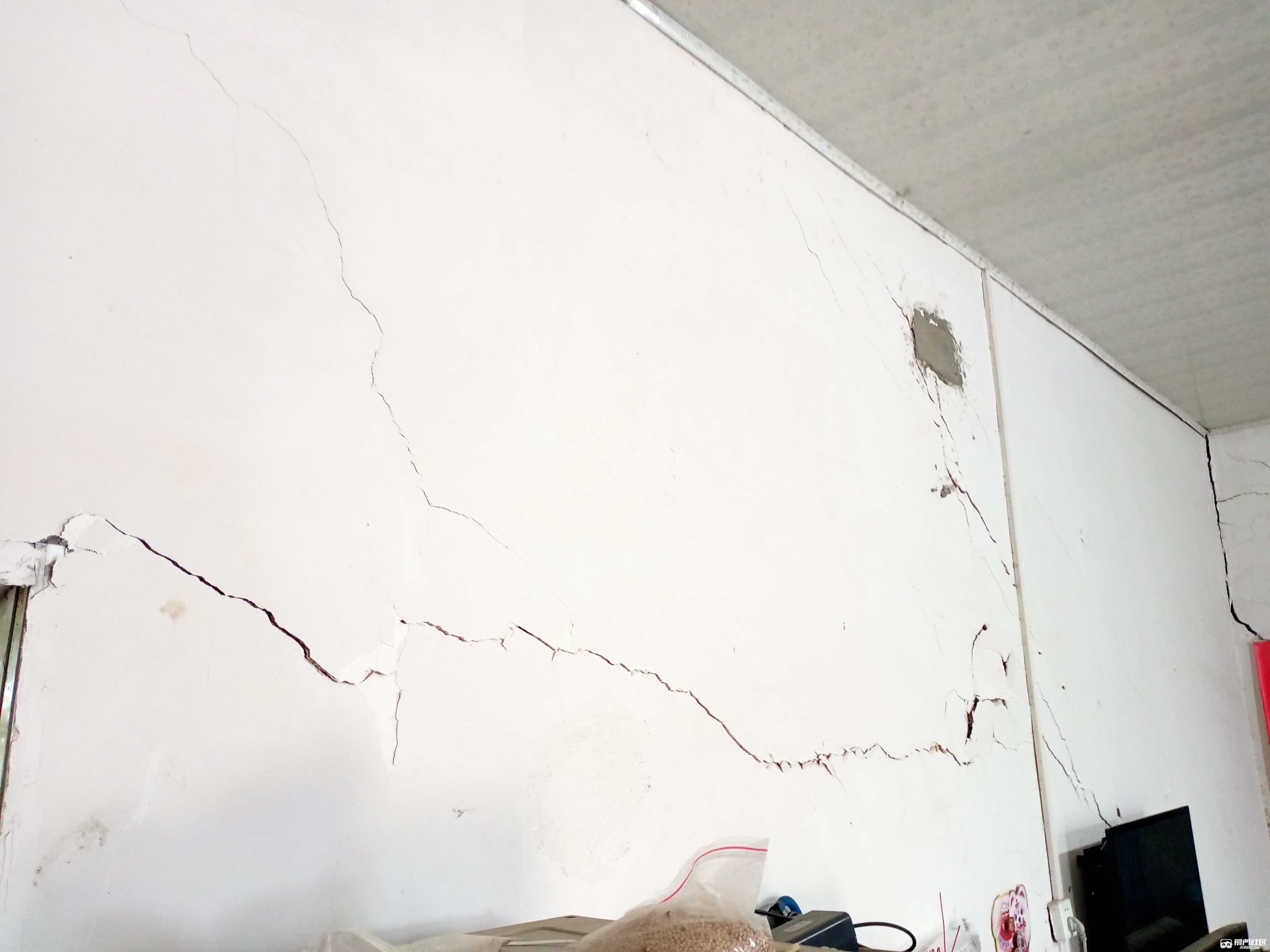 持续干旱!墙体开裂,农村老家成危房