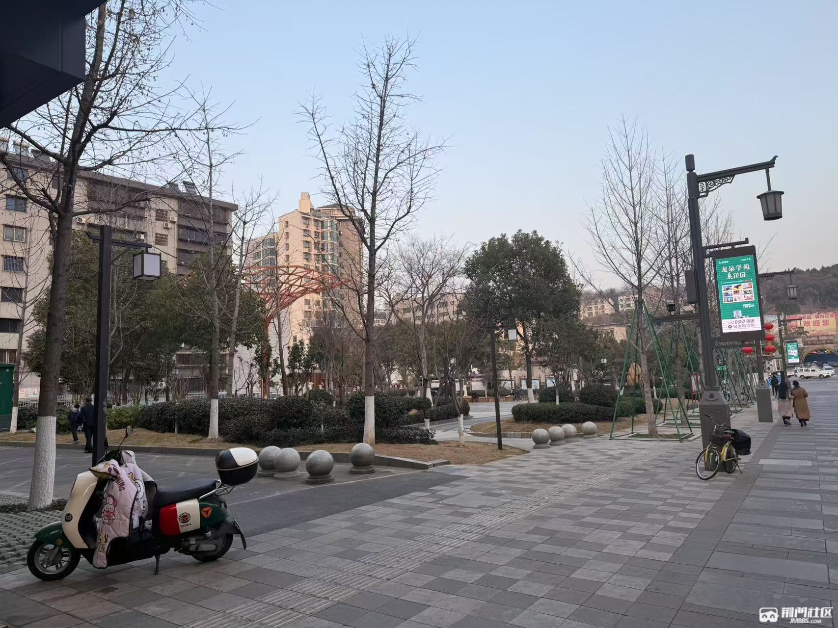 中天街小游园真是最失败的小花园改造… - 声色荆门 - 荆门社区 - 强势媒体 荆门门户 【官网】